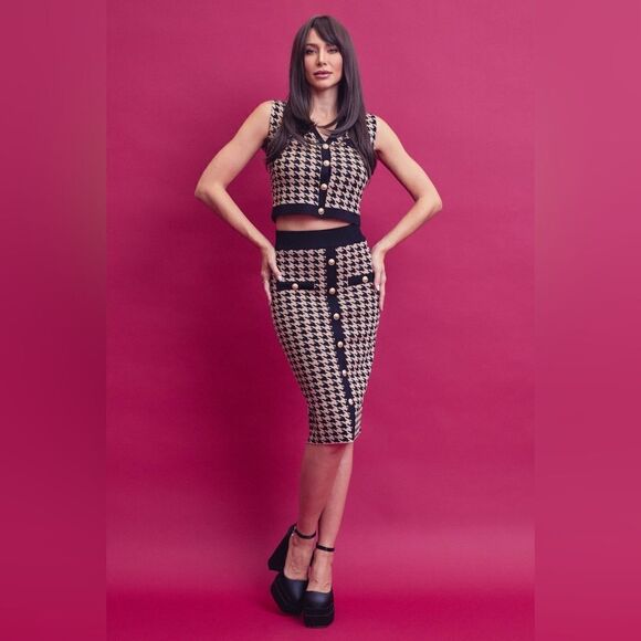997. HOUNDSTOOTH KNIT SLEEVELESS TOP AND MIDI SKIRT SET - Picture 1 of 5